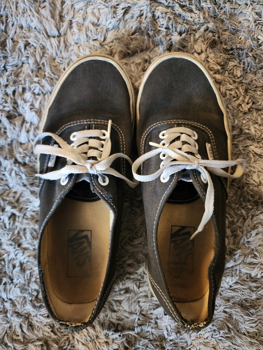 Vans Men’s size 7 womens size 8.5 Low-Top in Charcoal with White Laces